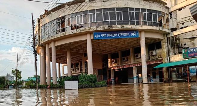 ফেনীতে বন্যার্তের চিকিৎসায় ১৪টি ডেডিকেটেড হাসপাতাল করা হচ্ছে