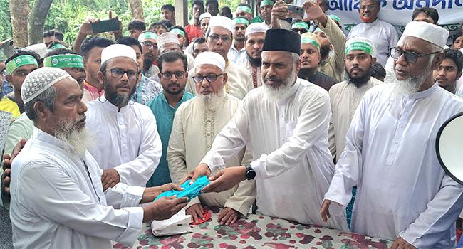 কিশোরগঞ্জে ছাত্র আন্দোলনে নিহতদের ৬ পরিবারকে ২ লাখ করে জামায়াতের অনুদান