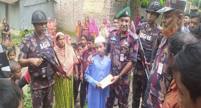 কুষ্টিয়ায় ছাত্র আন্দোলনের নিহত-আহতদের পরিবারে বিজিবি‘র আর্থিক সহযোগিতা