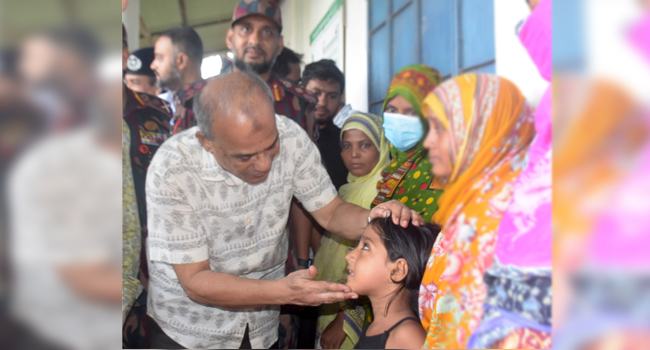 দুর্যোগপূর্ণ মুহূর্তে দেশের সব মানুষ ঝাঁপিয়ে পড়েছে : স্বরাষ্ট্র উপদেষ্টা