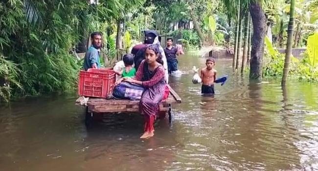 লক্ষ্মীপুরে আশ্রয়ের খোঁজে বানভাসিরা, ওষুধ-খাবারের সঙ্কট