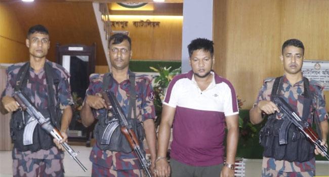 ভারতে পালানোর সময় ছাত্র হত্যা মামলার আসামি গ্রেফতার
