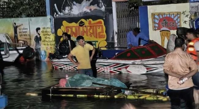 নেই দাফনের সুযোগ, লাশ ভাসিয়ে দিতে হচ্ছে কলা গাছের ভেলায়