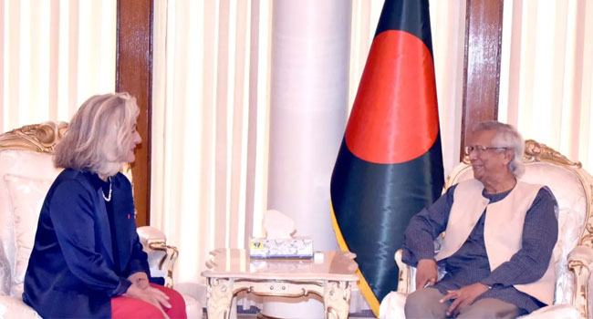 প্রধান উপদেষ্টার সঙ্গে ফরাসি, কানাডা ও মালয়েশিয়ার রাষ্ট্রদূতের সাক্ষাৎ