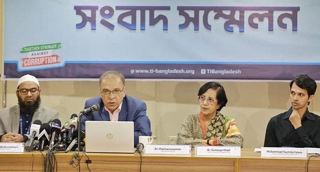 ২ মেয়াদের বেশি প্রধানমন্ত্রী ও একসাথে দলীয় প্রধান নয় : টিআইবি