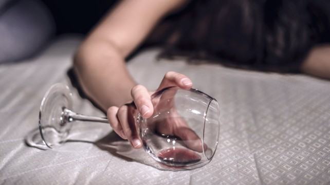 সীতাকুণ্ডে বিষাক্ত মদ পানে ২ জনের মৃত্যু