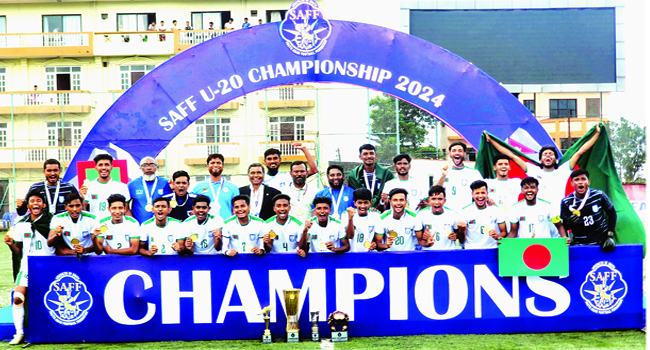 শহীদ ছাত্র-জনতাকে সাফ ট্রফি উৎসর্গ