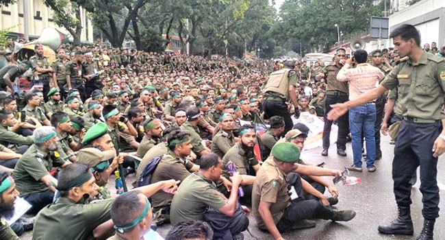 কর্মস্থল ত্যাগ করা আনসারদের চাকরি স্থগিত
