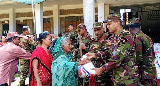 দীঘিনালায় ত্রাণ সহায়তা ও মেডিক্যাল ক্যাম্পেইন করল সেনাবাহিনী