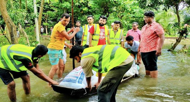 কুমিল্লায় ত্রাণ পেয়ে দুর্গতের মুখে হাসি ফুটেছে