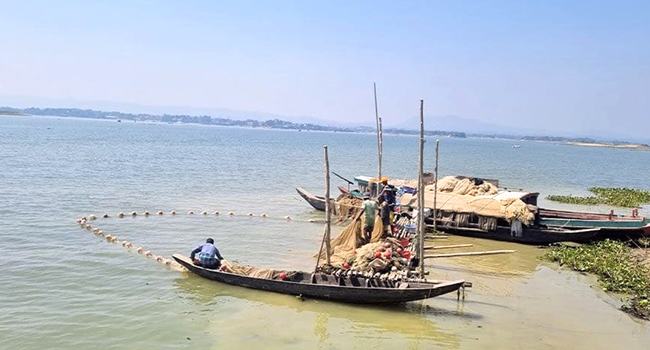 ৪ মাস ৭ দিন পর রাঙ্গামাটির কাপ্তাই হ্রদে মাছ ধরা শুরু