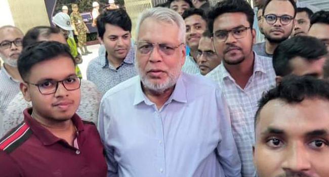 আমাদের আরেকটু সময় দেন, আর কোনো দুর্নীতি হবে না : উপদেষ্টা ফাওজুল কবির