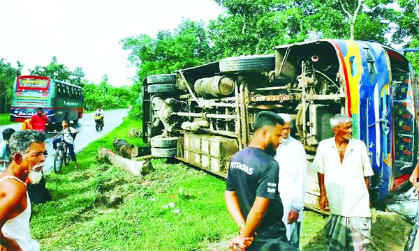 কাশিয়ানীতে নিহত ৬ অন্যান্য স্থানে ঝরল নববধূসহ ৫ জনের প্রাণ