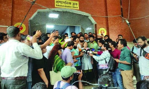 চিকিৎসকদের ‘শাটডাউন’ স্থগিত