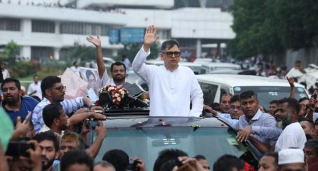 এস আলম গ্রুপের গাড়িতে চড়ে বিএনপি নেতা সালাউদ্দিনের দুঃখ প্রকাশ