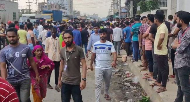 টঙ্গীতে বিভিন্ন গার্মেন্টসে বহিরাগতদের হামলা-ভাংচুর, ১১টিতে ছুটি ঘোষণা