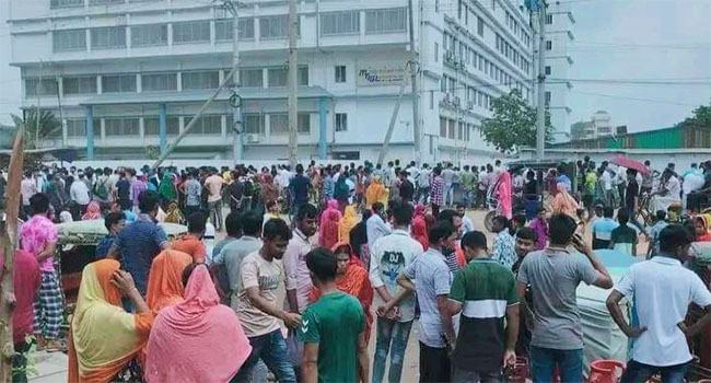 গাজীপুরে শ্রমিকদের বিক্ষোভ, মহাসড়ক অবরোধ ও ভাঙচুর