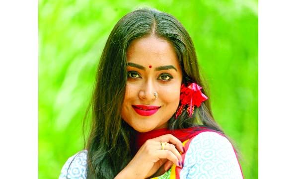 সক্রিয় রাজনীতি শিল্পীদের কাজ নয়, মমর উপলব্ধি