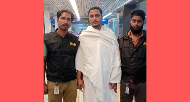 ওমরাহ যাত্রীবেশে পালানোর সময় ইয়াবা সম্রাট বদির ক্যাশিয়ার গ্রেফতার