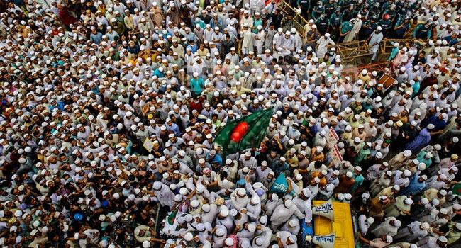 হেফাজতের প্রতি কৃতজ্ঞতার দায়