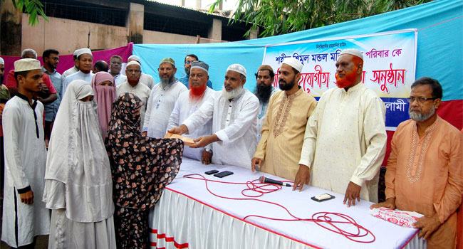 বগুড়ায় শহীদ শিমুলের পরিবারকে জামায়াতের অর্থ সহায়তা