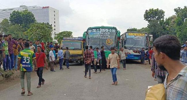 ভালুকায় চাকরির দাবিতে বেকার নারী ও যুবকদের মহাসড়ক অবরোধ