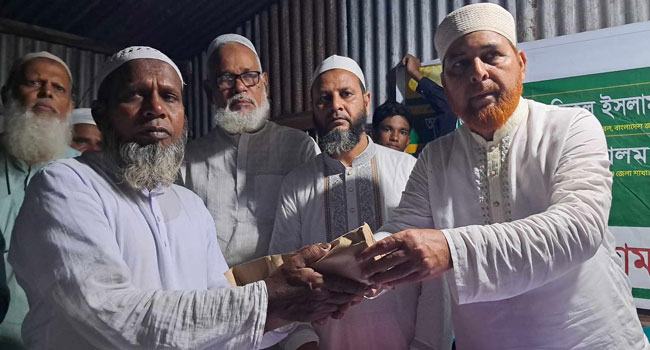 এনায়েতপুরে নিহত তিন আন্দোলনকারীর পরিবারকে ৬ লাখ টাকা দিলো জামায়াত