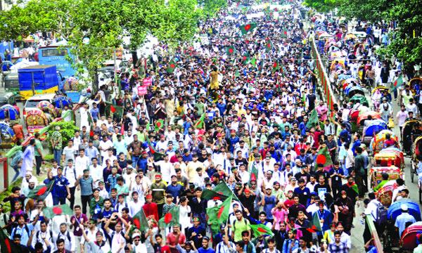 শহীদি মার্চে ছাত্র-জনতার ঢল, দেশ গড়ার শপথ