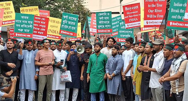 ডুম্বুর বাঁধের অভিমুখে লং মার্চ শুরু