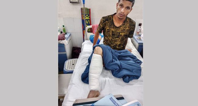 ছাত্র-জনতার আন্দোলনে গুলিবিদ্ধ রিকশাচালক আতিক সহায়তা পাননি