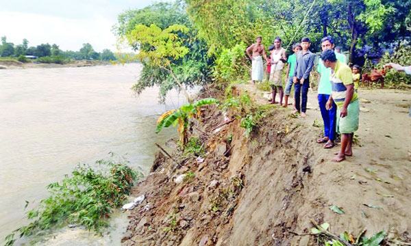 মিরসরাইয়ে বন্যার পানি নামার সাথে সাথে তীব্র হচ্ছে নদীভাঙন