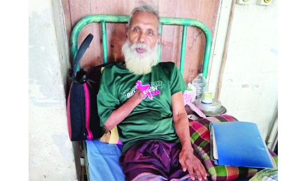 ৮০ বছরের মুক্তিযোদ্ধা মিনতি করেও রেহাই পেলেন না