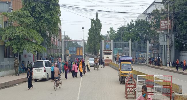 আশুলিয়া শিল্পাঞ্চল স্বাভাবিক, কিছু কারখানায় আজো ছুটি
