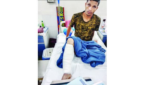 ছাত্র-জনতার আন্দোলনে গুলিবিদ্ধ রিকশাচালক আতিক কারো সহায়তা পাননি