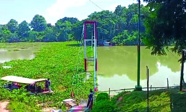 এখনো ডুবে আছে রাঙ্গামাটির ঝুলন্ত সেতু