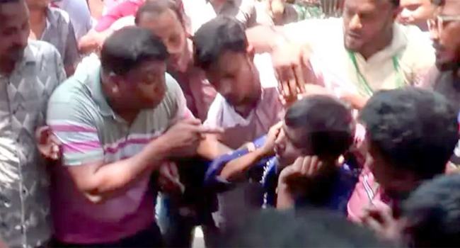 বগুড়ায় হিরো আলমের ওপর হামলা, কান ধরে ওঠবস