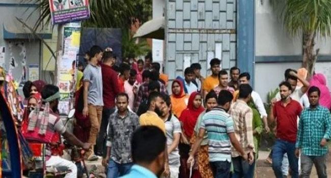 আশুলিয়া-গাজীপুরে খুলেছে গার্মেন্টস কারখানা, বিক্ষোভ