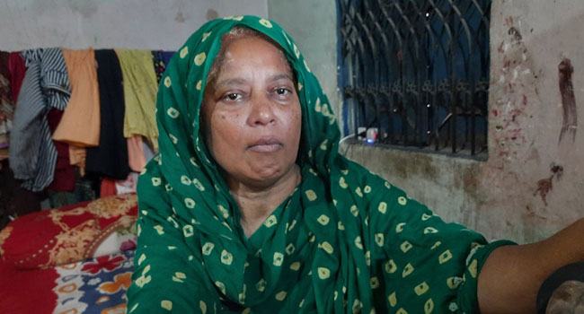 টাকার অভাবে চিকিৎসা হচ্ছে না অসহায় লিপি বেগমের