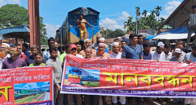 শ্রীপুরে যাত্রাবিরতির দাবিতে মানববন্ধন