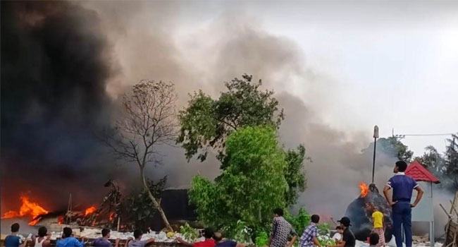 গাজীপুরে শ্রমিক বিক্ষোভ, মহাসড়ক অবরোধ ও গুদামে আগুন