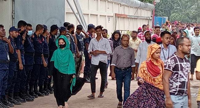 আশুলিয়া শিল্পাঞ্চলে অস্থিরতায় ৪৫ কারখানা অনির্দিষ্টকালের জন্য বন্ধ