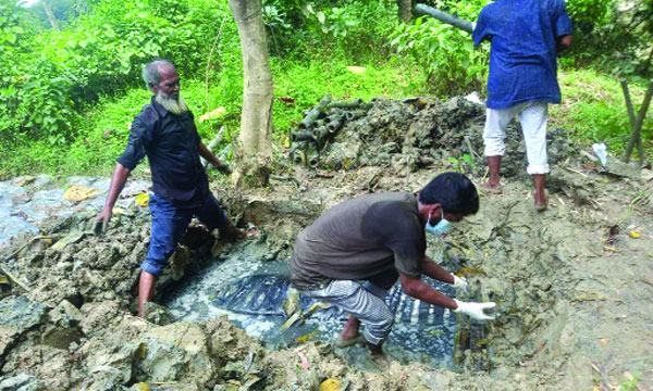 গুলিতে মারা যাওয়া চারজনের লাশ কবর থেকে উত্তোলন