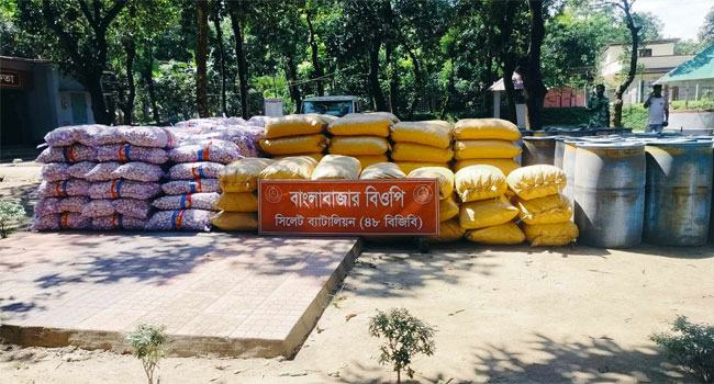 সুনামগঞ্জ সীমান্তে পাচারকালে বিপুল পরিমাণ মালামাল আটক