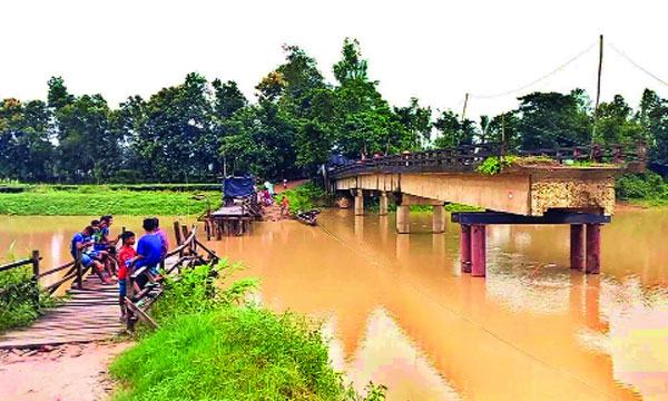 সাতকানিয়া-চন্দনাইশ উপজেলার হাজারো মানুষের দুর্ভোগ
