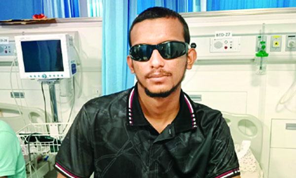 এক চোখে কিছু দেখেন না শুভ শরীরে আছে ৩৮টি গুলি