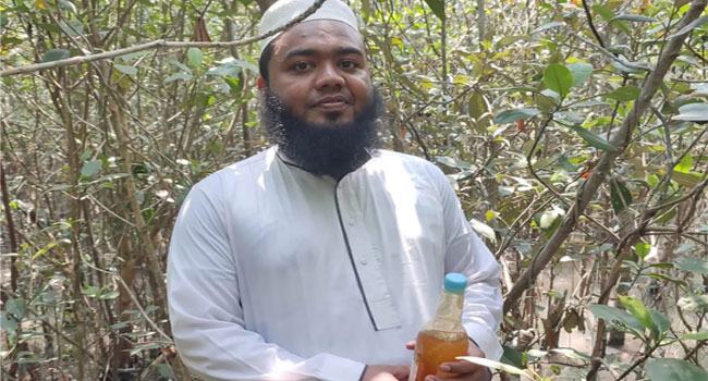 মধু ব্যবসায় ভাগ্য খুলেছে মুফতি হাবিবুল্লাহ জোয়ারদারের