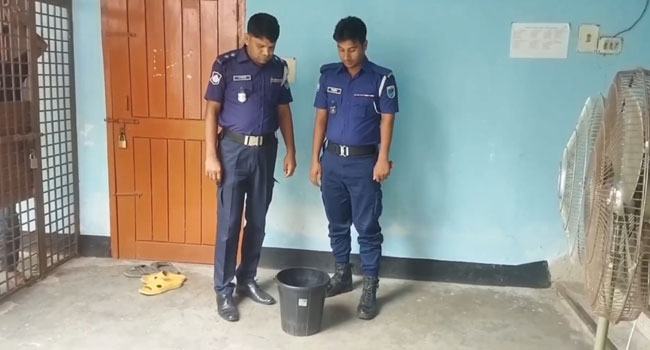 মেহেরপুরে বোমা সাদৃশ্য বস্তু, চিরকুট ও কাফনের কাপড় উদ্ধার