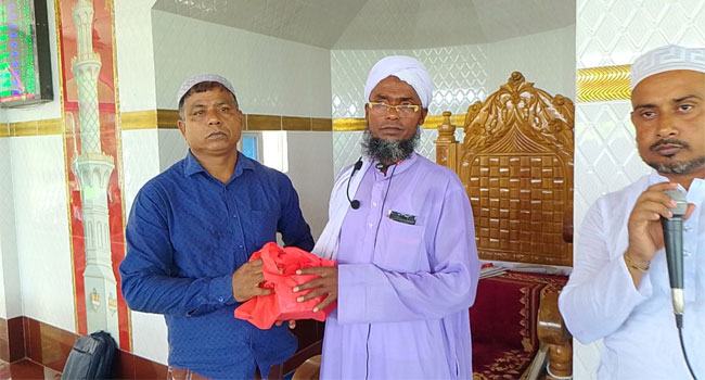 সখীপুরে ইমামকে রাজকীয় বিদায়