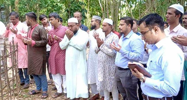 সাংবাদিক তুরাবের কবর জিয়ারত করলেন সিলেটের নবাগত ডিসি