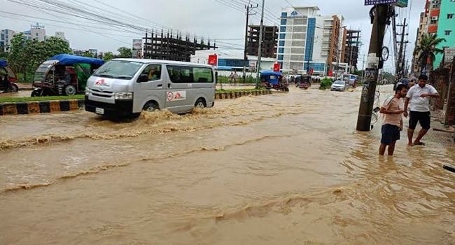 কক্সবাজারে ভারী বর্ষণে পাহাড়ধস, আটকা পড়েছে সহস্রাধিক পর্যটক